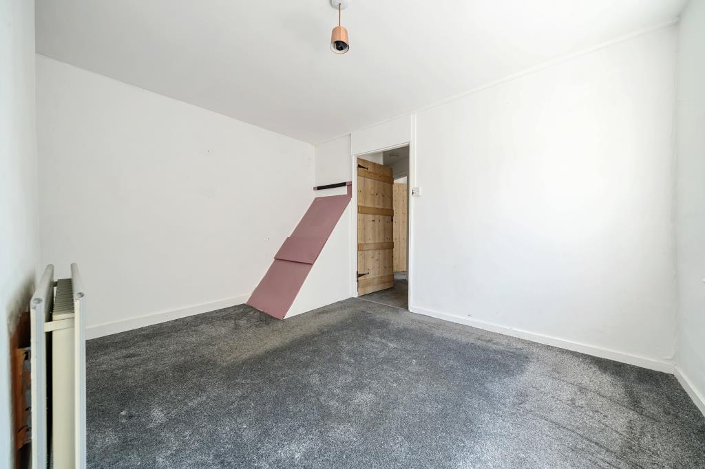 Lot: 48 - VACANT TWO-BEDROOM TERRACE HOUSE - Bedroom two